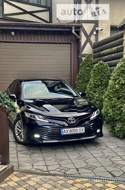 Седан Toyota Camry 2018 в Луцьку