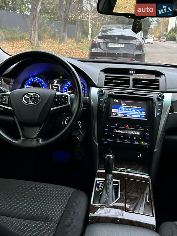 Седан Toyota Camry 2017 в Львові