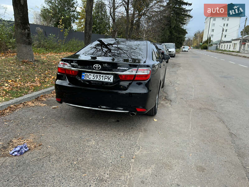 Седан Toyota Camry 2017 в Львові