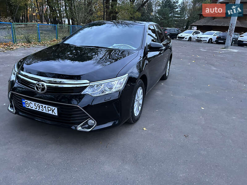 Седан Toyota Camry 2017 в Львові