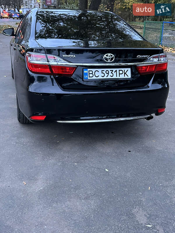 Седан Toyota Camry 2017 в Львові
