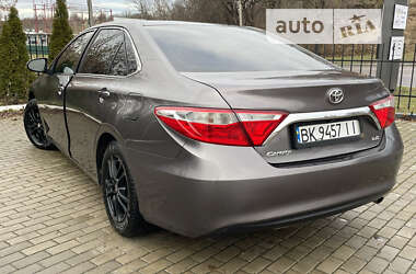 Седан Toyota Camry 2015 в Рівному