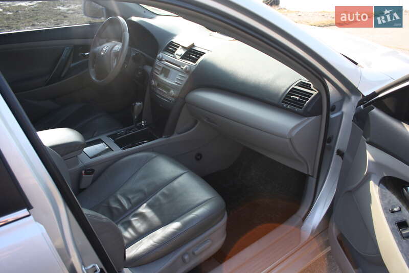 Седан Toyota Camry 2006 в Днепре