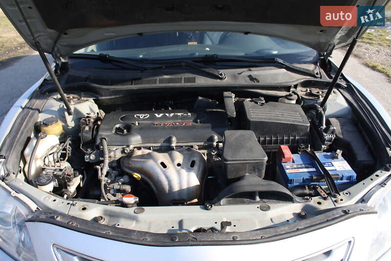 Седан Toyota Camry 2006 в Днепре