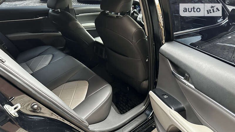 Седан Toyota Camry 2017 в Вінниці