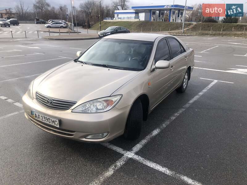 Седан Toyota Camry 2004 в Киеве