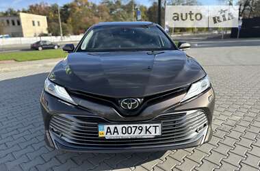 Седан Toyota Camry 2019 в Києві