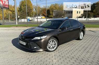 Седан Toyota Camry 2019 в Києві