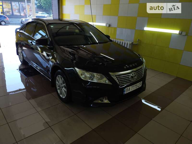 Седан Toyota Camry 2013 в Гайвороне