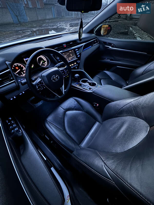 Седан Toyota Camry 2018 в Харькове