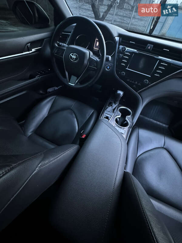 Седан Toyota Camry 2018 в Харькове