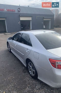 Седан Toyota Camry 2014 в Харкові