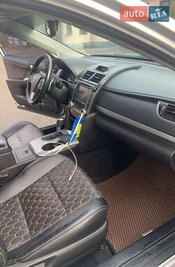 Седан Toyota Camry 2014 в Харкові