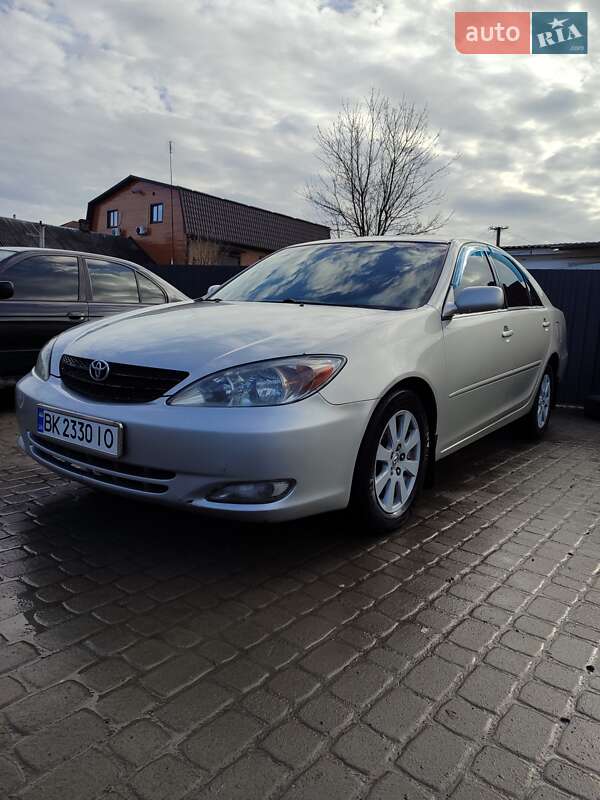 Седан Toyota Camry 2004 в Рокитном