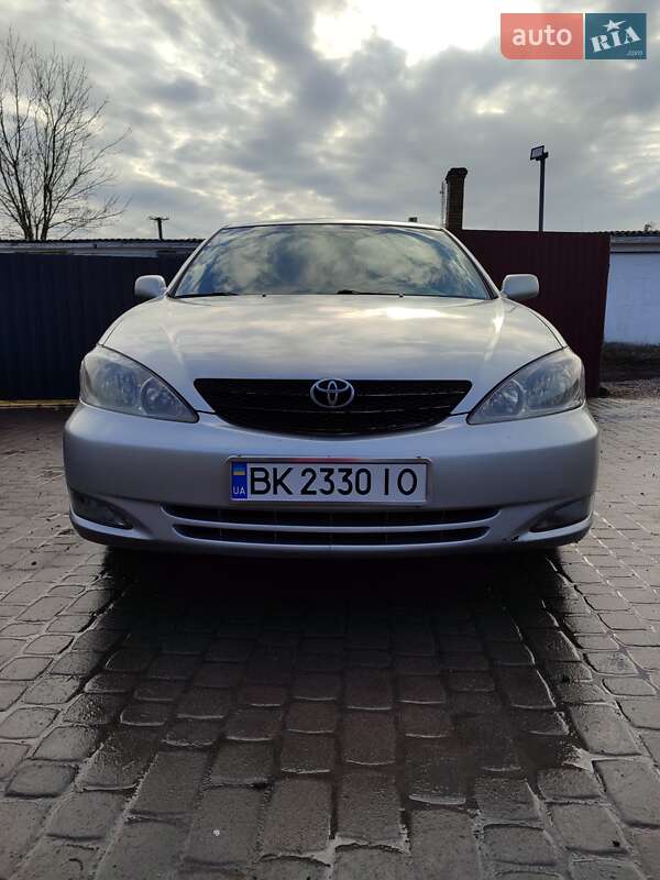 Седан Toyota Camry 2004 в Рокитном