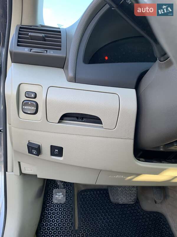 Седан Toyota Camry 2010 в Ровно