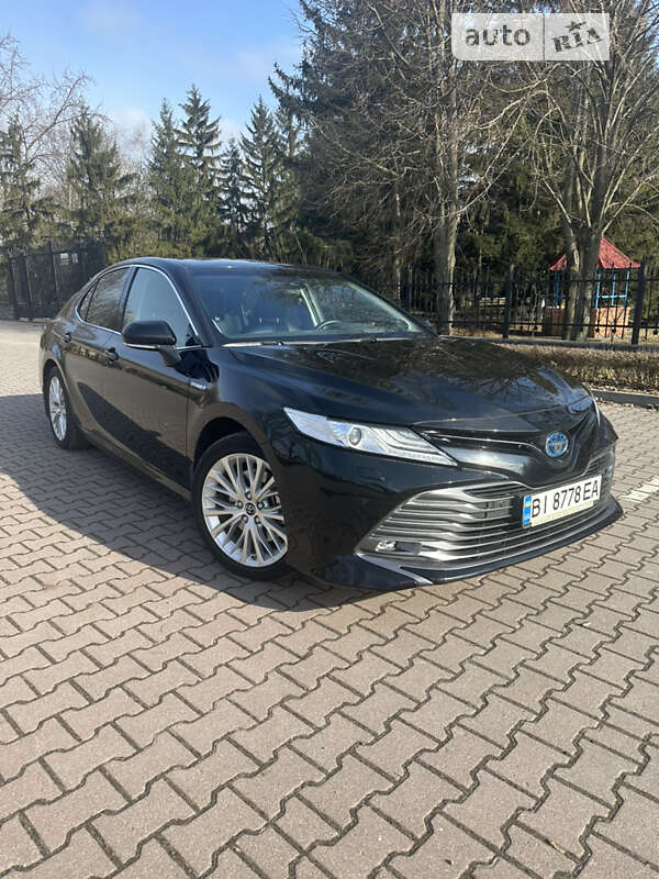 Седан Toyota Camry 2019 в Миргороде