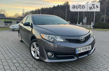 Седан Toyota Camry 2012 в Могилів-Подільському