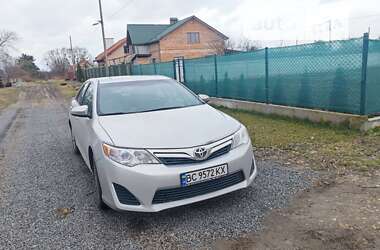Седан Toyota Camry 2014 в Львові