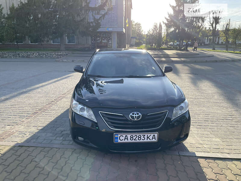 Седан Toyota Camry 2008 в Корсунь-Шевченківському