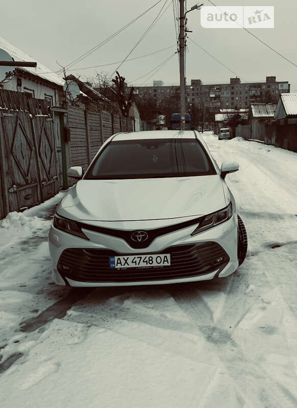 Седан Toyota Camry 2018 в Харкові