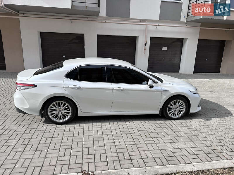 Седан Toyota Camry 2019 в Днепре