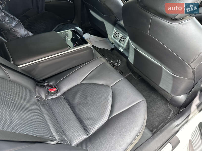Седан Toyota Camry 2019 в Днепре