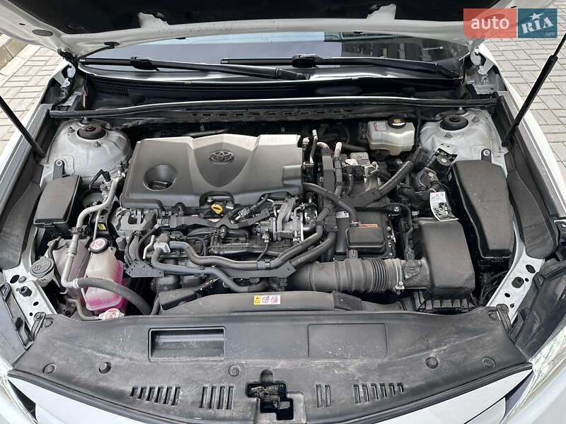 Седан Toyota Camry 2019 в Днепре