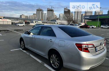 Седан Toyota Camry 2013 в Киеве