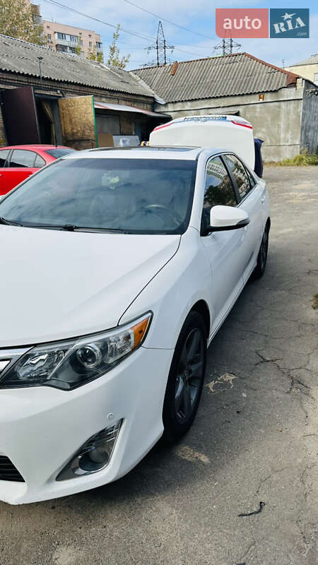 Седан Toyota Camry 2012 в Києві