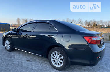 Седан Toyota Camry 2011 в Золочеві