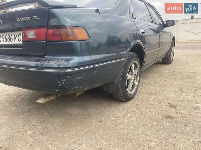 Седан Toyota Camry 1998 в Харькове