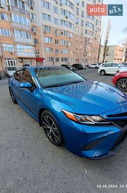 Седан Toyota Camry 2017 в 