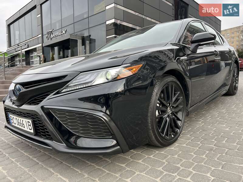 Седан Toyota Camry 2020 в Львове