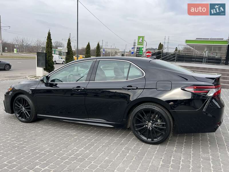 Седан Toyota Camry 2020 в Львове