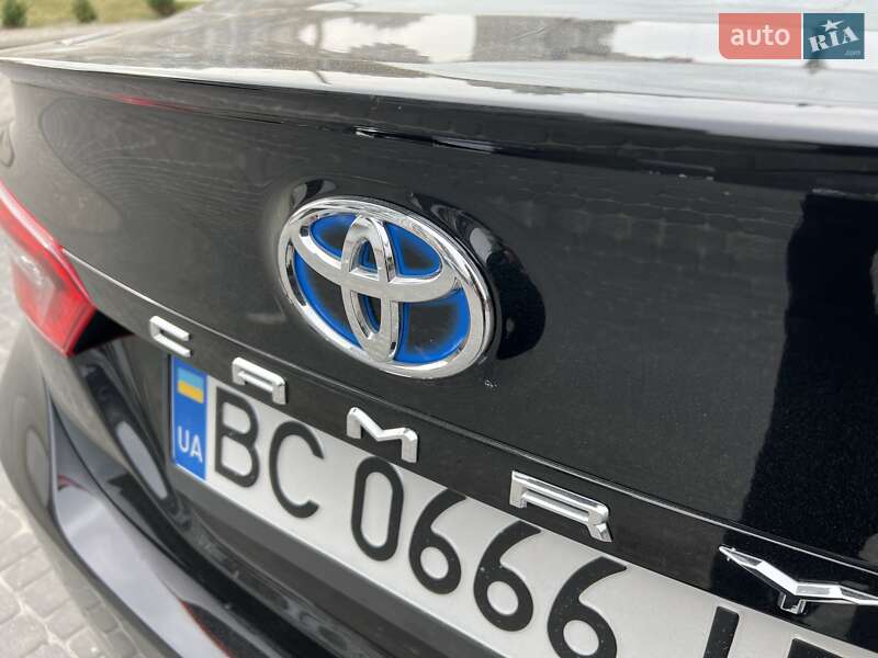 Седан Toyota Camry 2020 в Львове