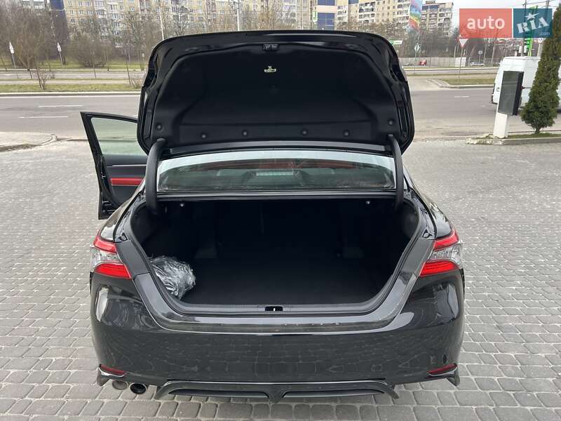 Седан Toyota Camry 2020 в Львове