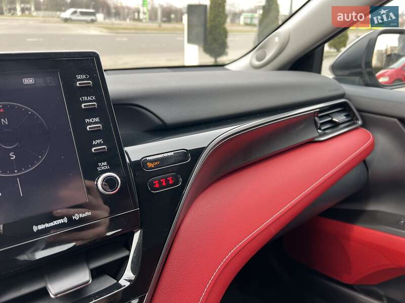 Седан Toyota Camry 2020 в Львове