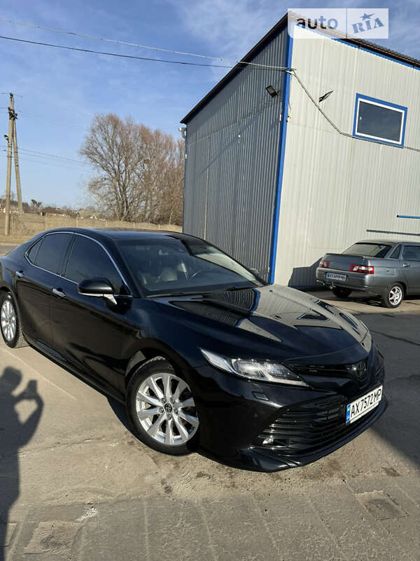 Седан Toyota Camry 2020 в Харькове