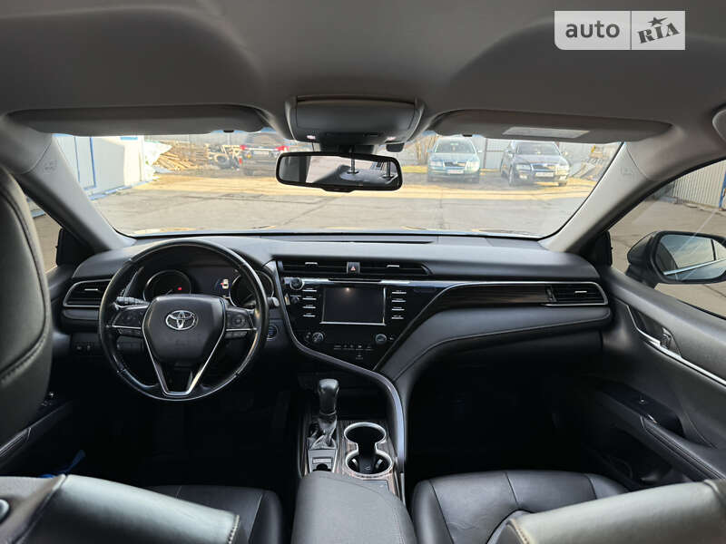 Седан Toyota Camry 2020 в Харькове
