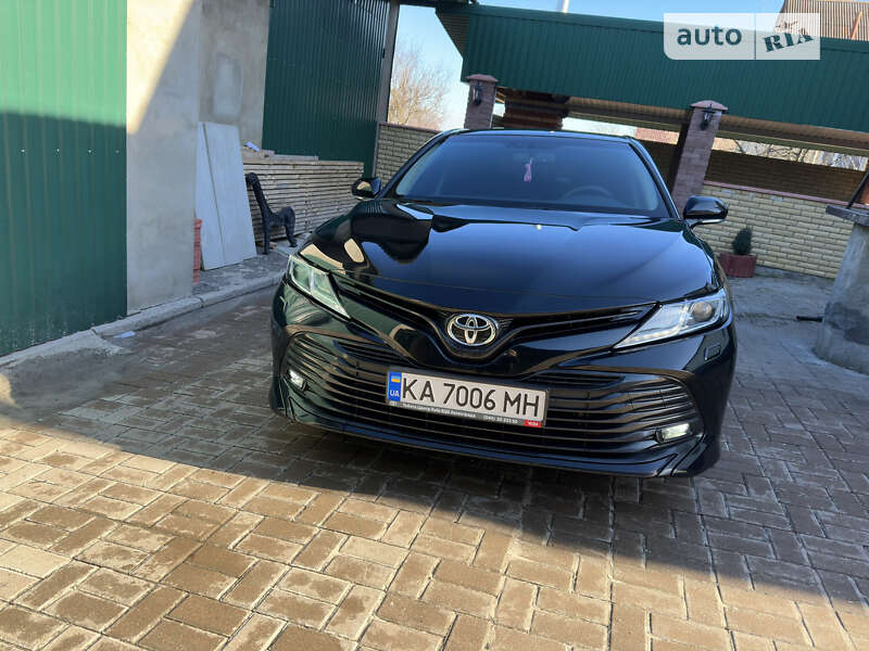 Седан Toyota Camry 2018 в Василькові