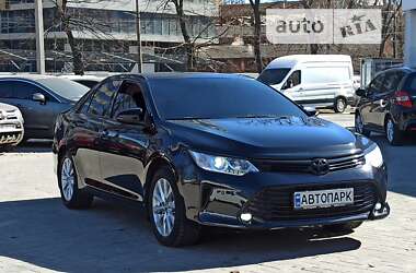 Седан Toyota Camry 2017 в Днепре