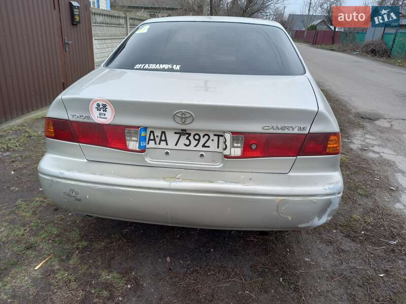 Седан Toyota Camry 2001 в Черкасах
