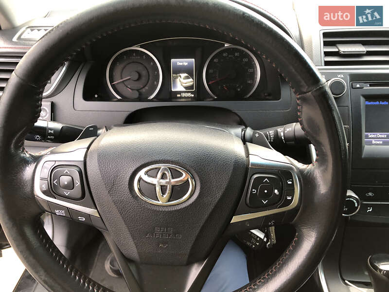 Седан Toyota Camry 2016 в Києві