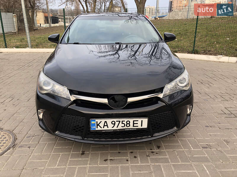 Седан Toyota Camry 2016 в Києві