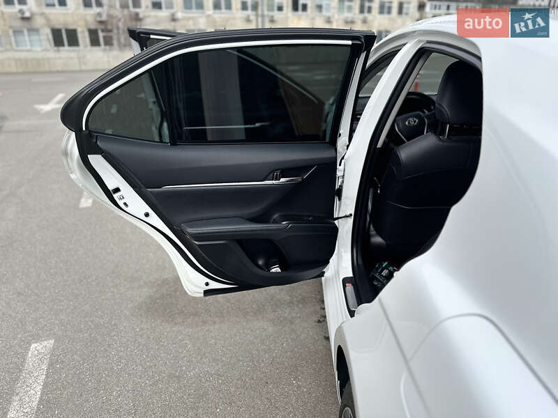 Седан Toyota Camry 2022 в Києві