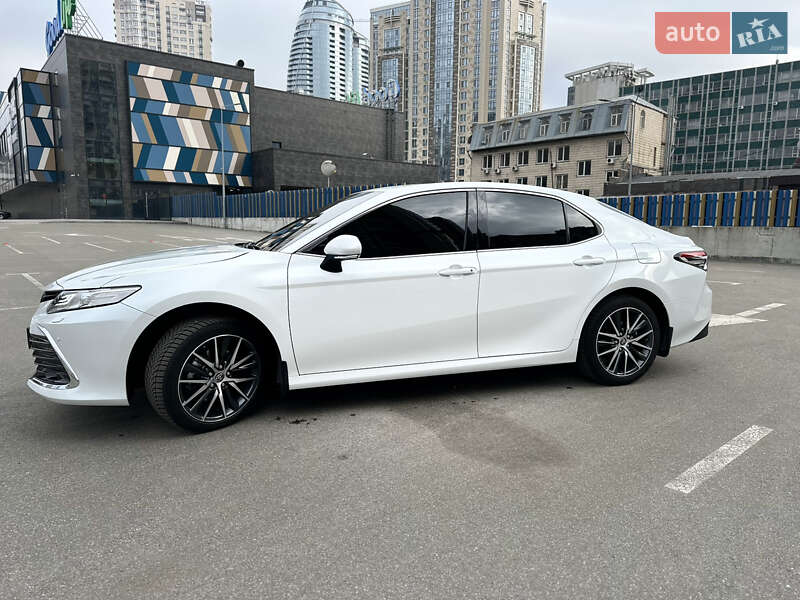 Седан Toyota Camry 2022 в Києві
