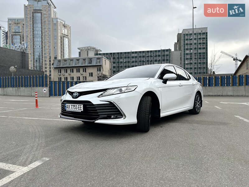 Седан Toyota Camry 2022 в Києві