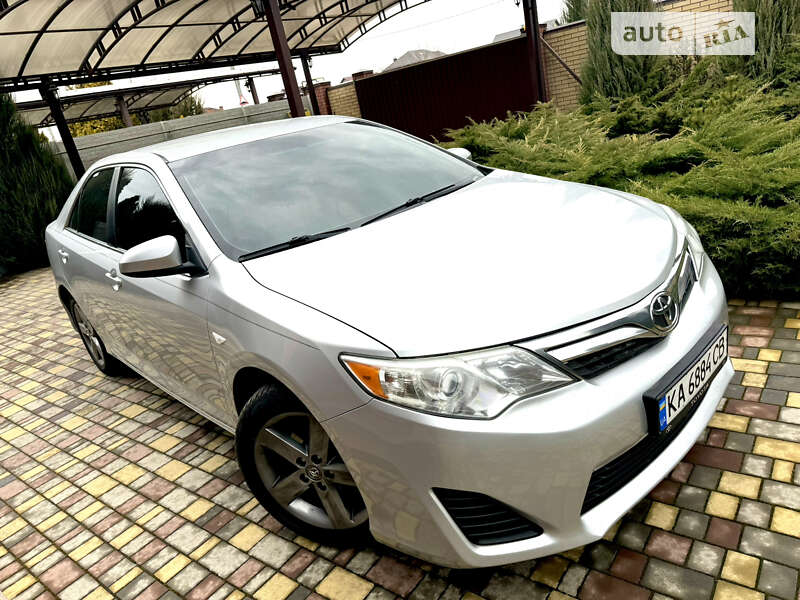 Седан Toyota Camry 2014 в Днепре