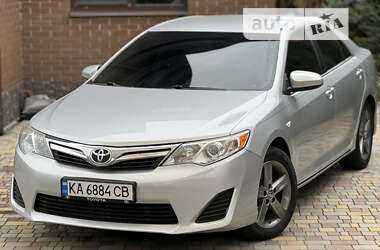 Седан Toyota Camry 2014 в Днепре